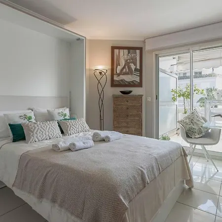 Le Bleuet Medicis & Sea View & 50m Plage & Clim & Piscine Apartment *